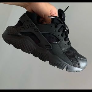 Black Nike Huarache